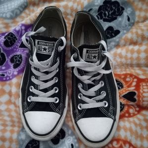 Black Women's Converse Size 7 1/2